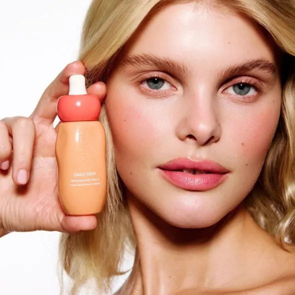 A.M. GLOW Daily Dew - Reparerande och lystergivande serum med Centella