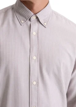 Button down collar, long sleeves, r