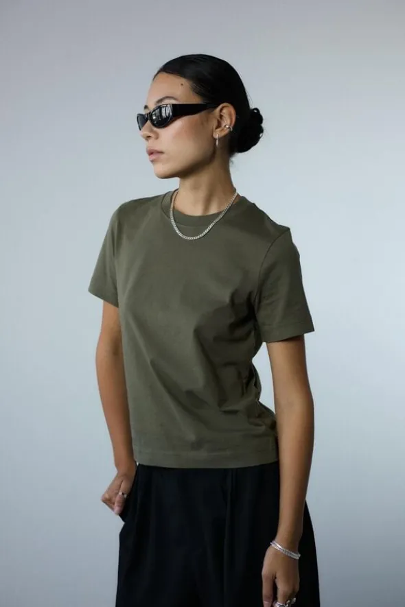 Classic Fit T-shirt Women