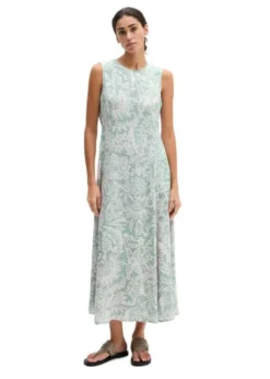 Dress, feminine silhouette, cutline