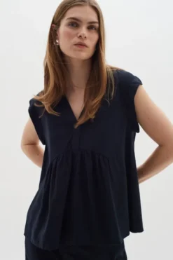 EllieIW V-Top