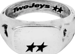 Elongated Ring