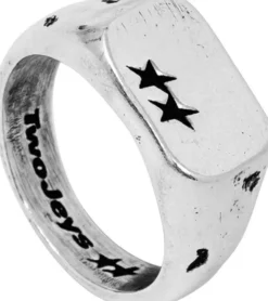 Elongated Ring