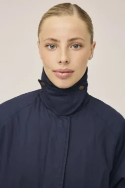 Emmy 4 coated jakke med fløjlskanter - GRS