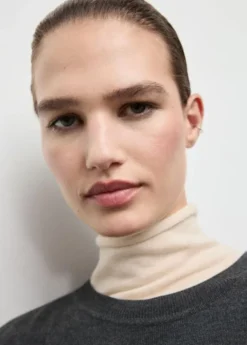 Fine-knit crew-neck sweater