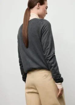 Fine-knit crew-neck sweater