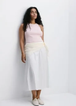 Fitted fine-knit top