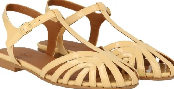 Flad sandal med smuk organisk frontdetalje