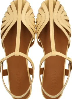 Flad sandal med smuk organisk frontdetalje