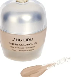 Future Solution LX Total Radiance Foundation