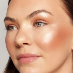 Glow Wardrobe Highlighting Eye & Cheek Palette Ögon- & kindpalett