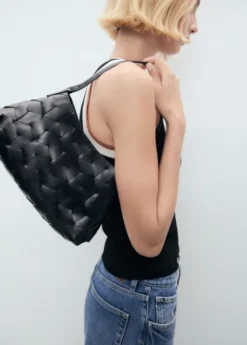 Knitted top with contrast details