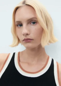 Knitted top with contrast details
