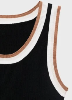 Knitted top with contrast details