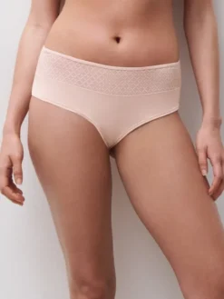 Norah Chic Covering Shorty