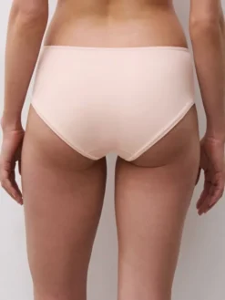 Norah Chic Covering Shorty