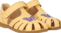 Sandal med lukket tå og sommerfugl