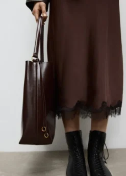 Shiny shoulder bag