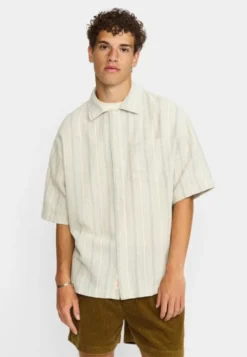 Short-sleeve shirts