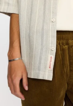 Short-sleeve shirts