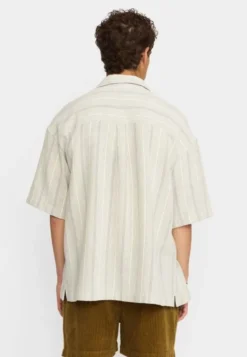 Short-sleeve shirts