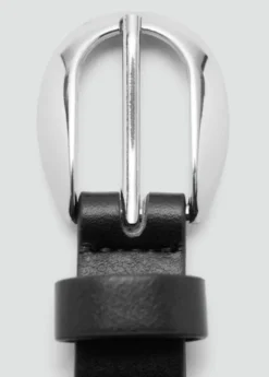 Thin eyelets belt