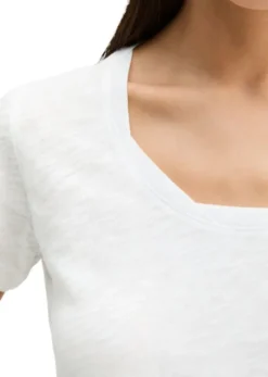 T-shirt, deep round neck twisted