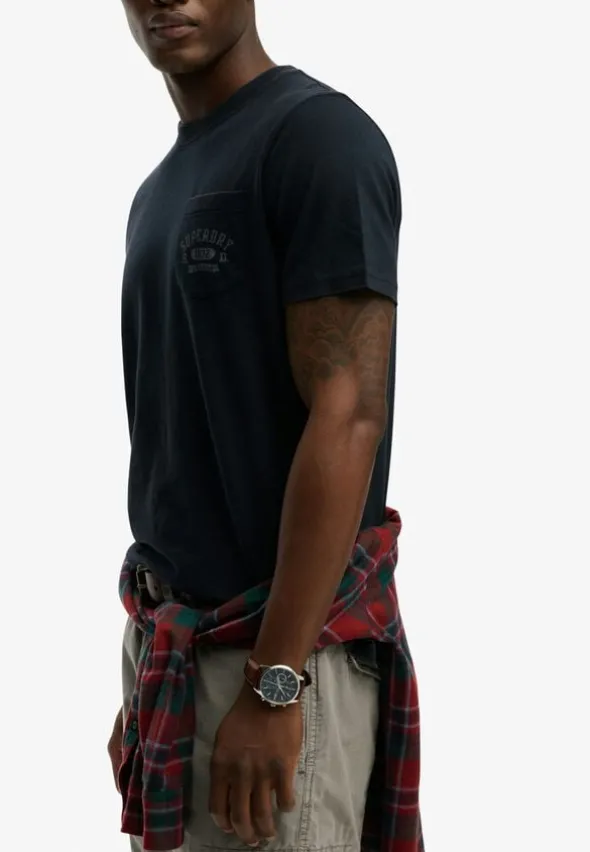 VINTAGE PREP RELAXED PCKET TEE