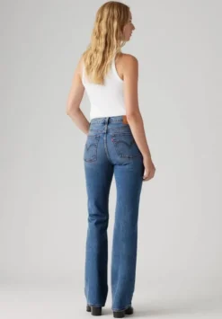 Wedgie Bootcut Jeans